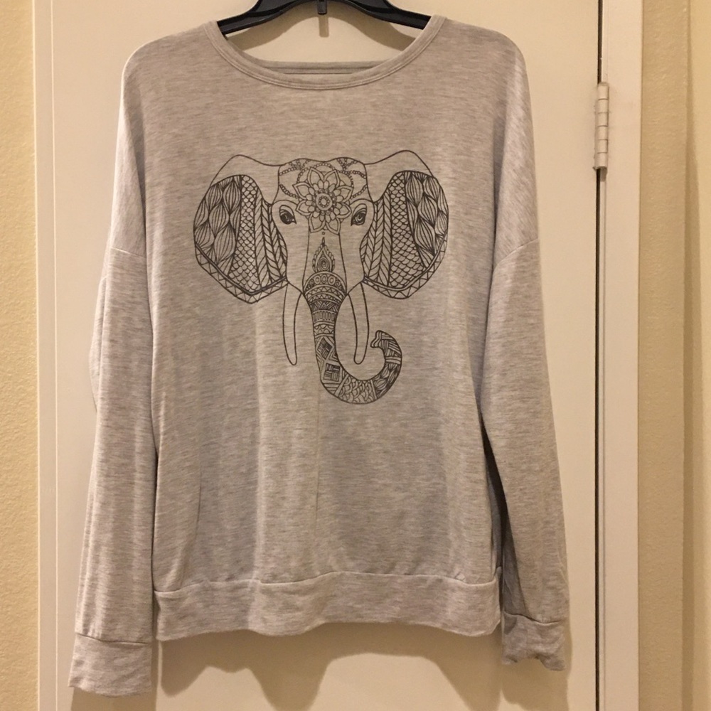 ♦️LN♦️ Gray Elephant Top